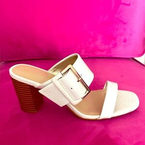 Kelly & Katie White Croc Print Sandals